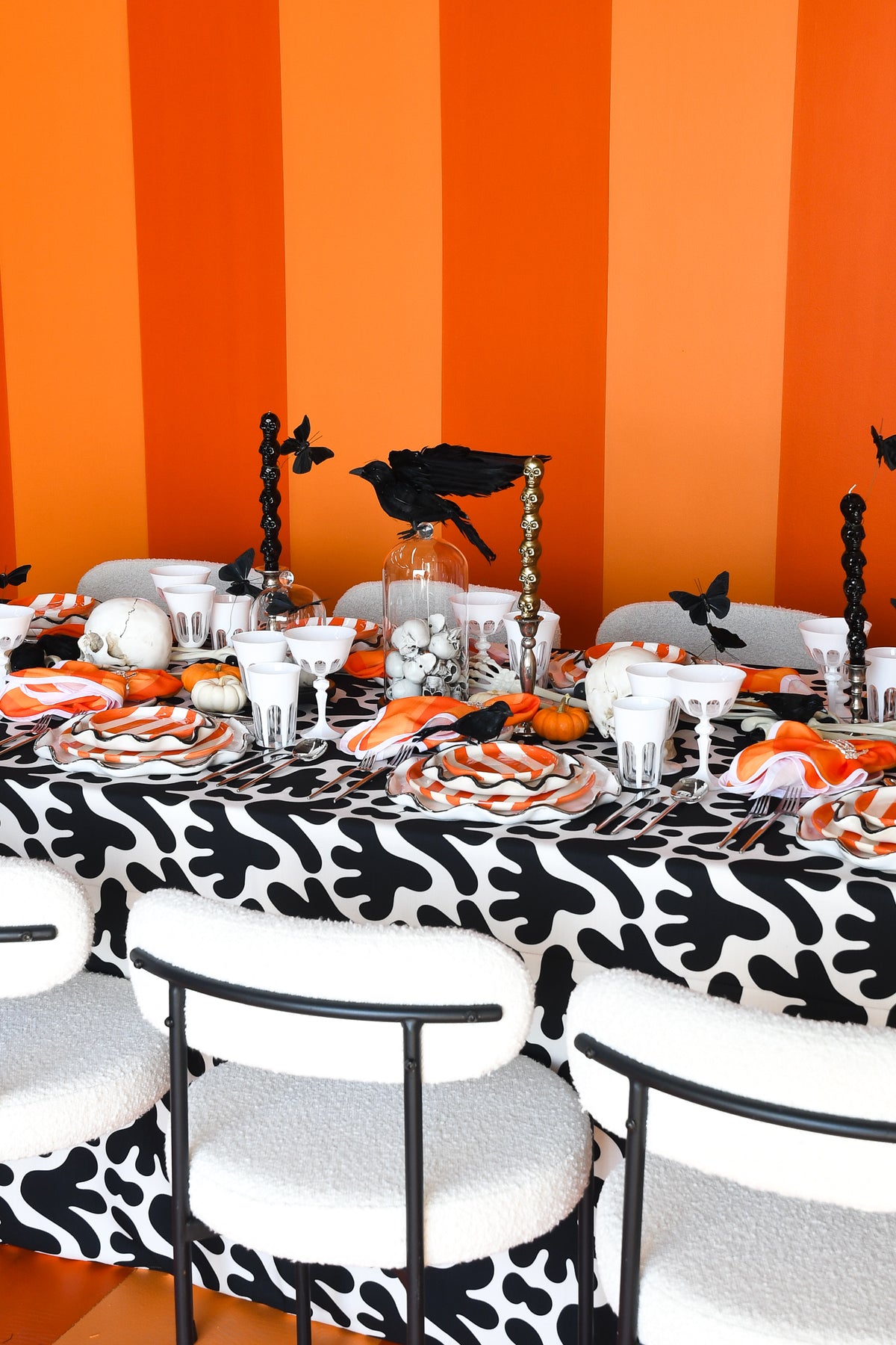 The Amaya Black and Ivory Rectangle Table Linen